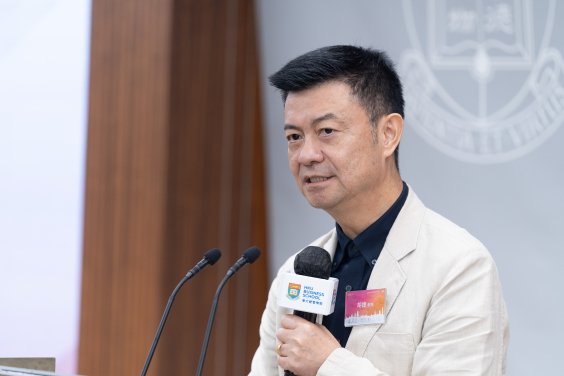 Professor Jie HU, Professor of Practice of Shanghai Advanced Institute of Finance, Director of FinTech Innovation Base (Nanjing) and Executive Director of Southeast Asia Centre, delivers a keynote speech.
